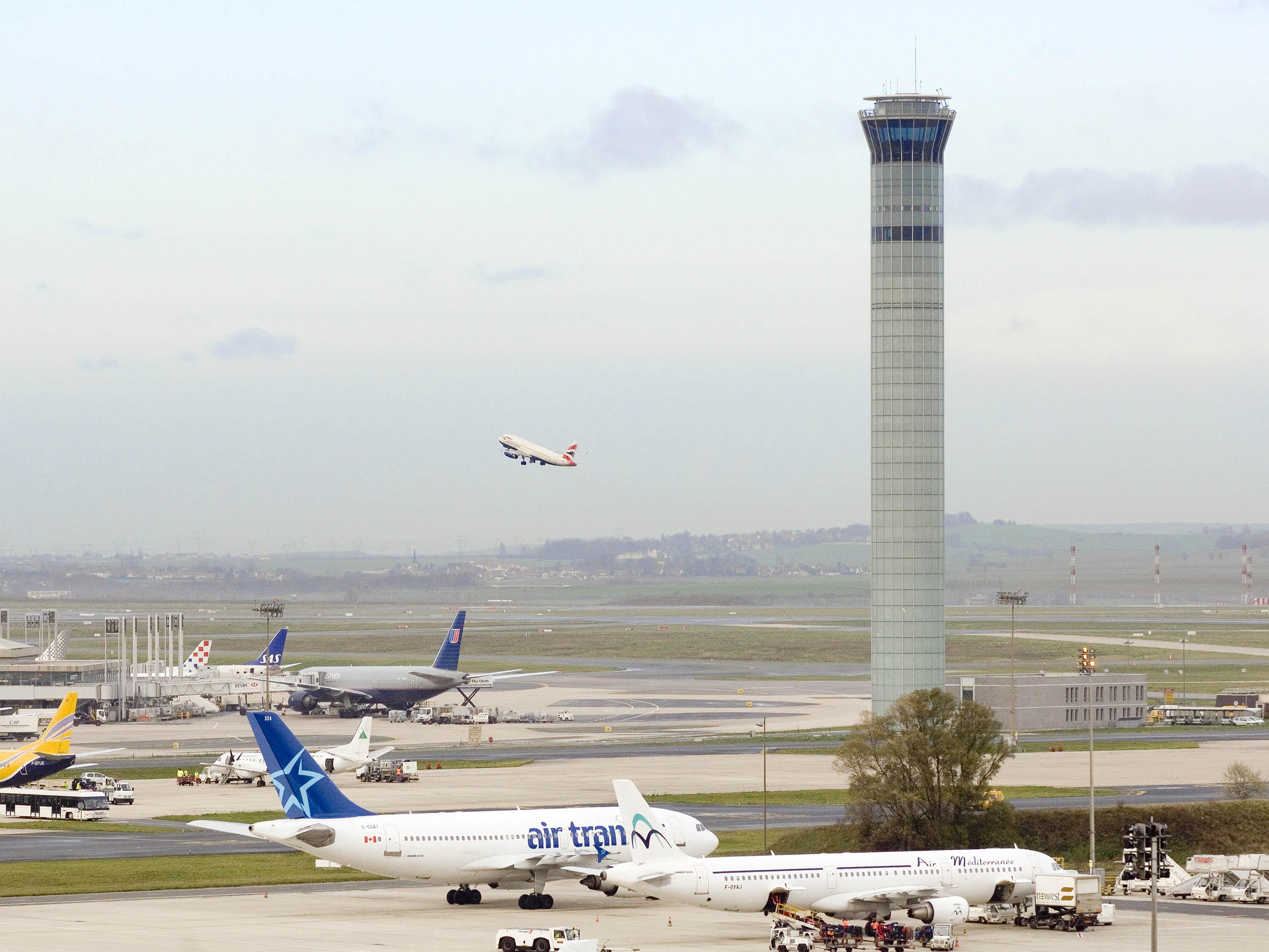 Hotel Ibis Paris Coeur D'Orly Airport Esterno foto