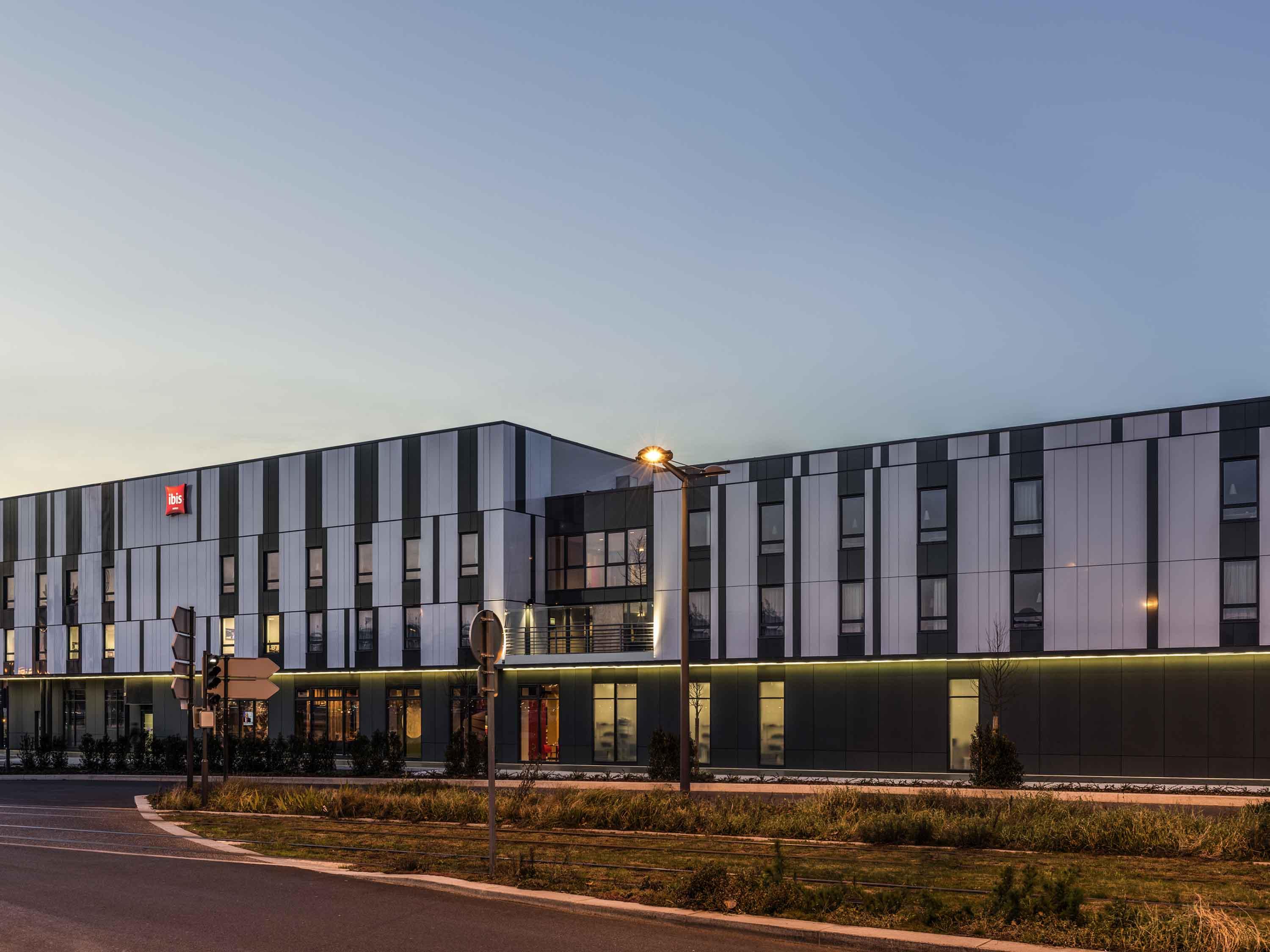 Hotel Ibis Paris Coeur D'Orly Airport Esterno foto