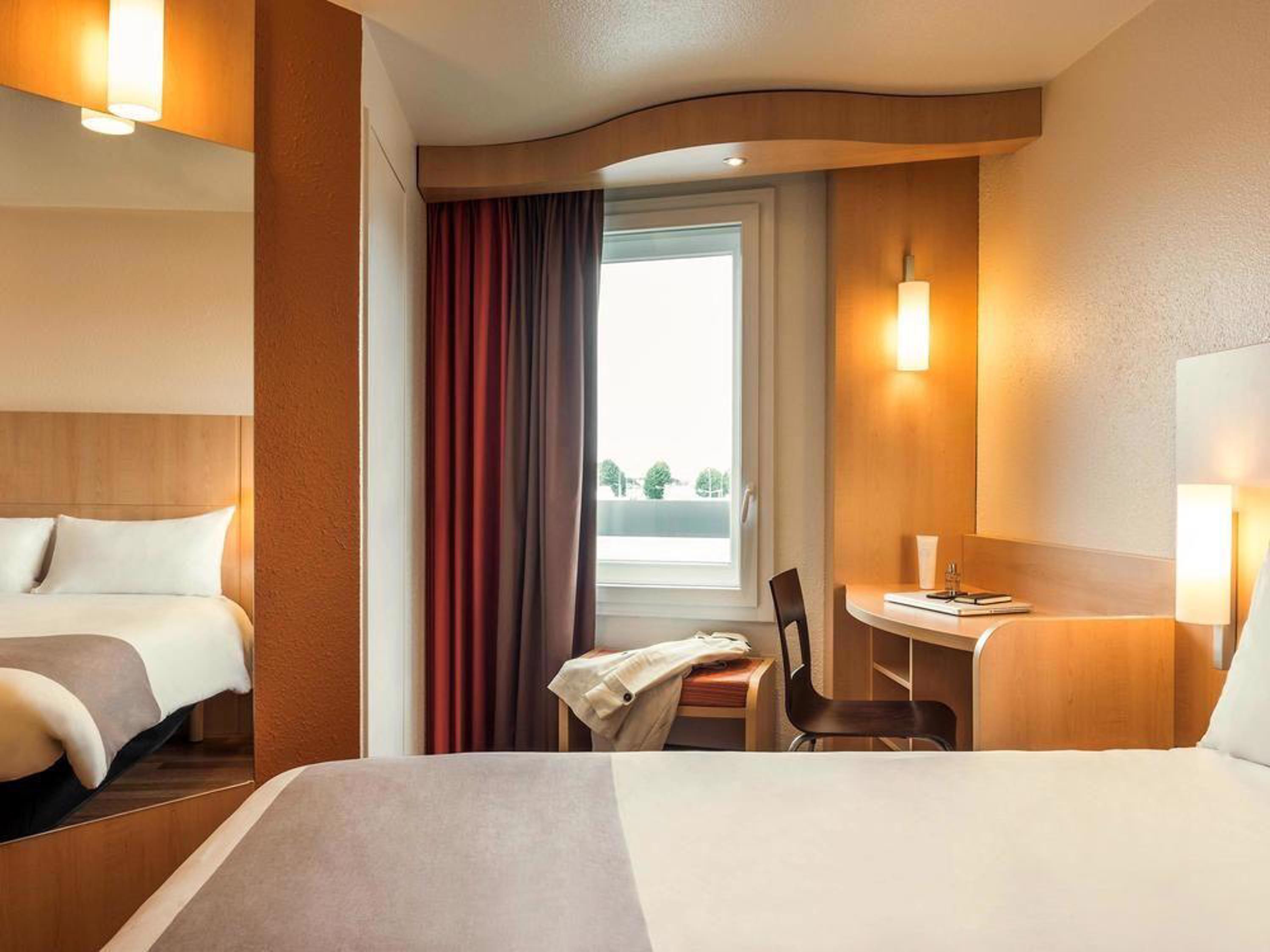 Hotel Ibis Paris Coeur D'Orly Airport Esterno foto