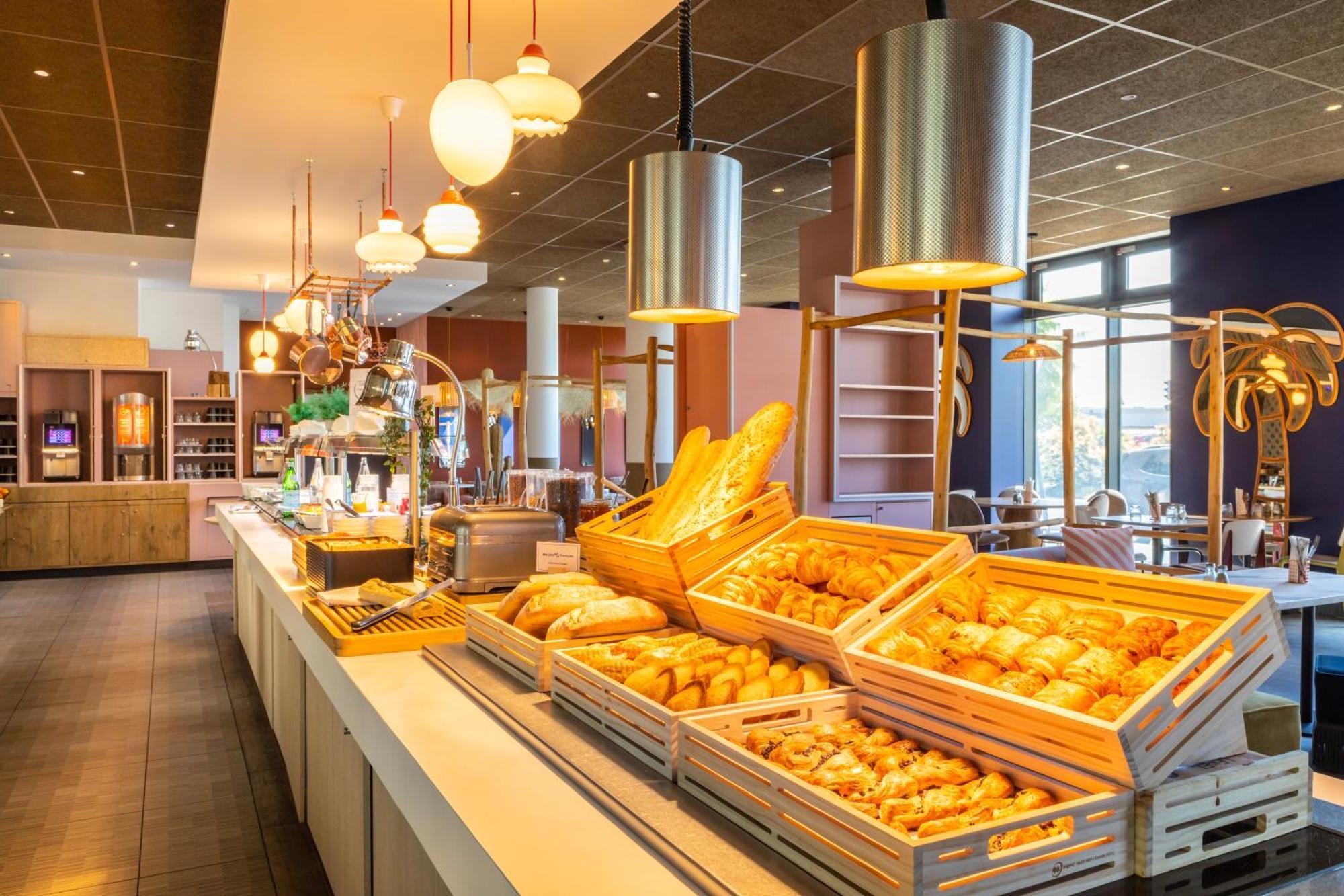 Hotel Ibis Paris Coeur D'Orly Airport Esterno foto