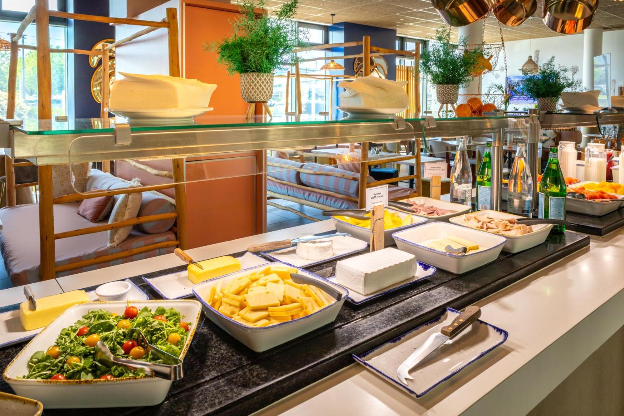 Hotel Ibis Paris Coeur D'Orly Airport Esterno foto