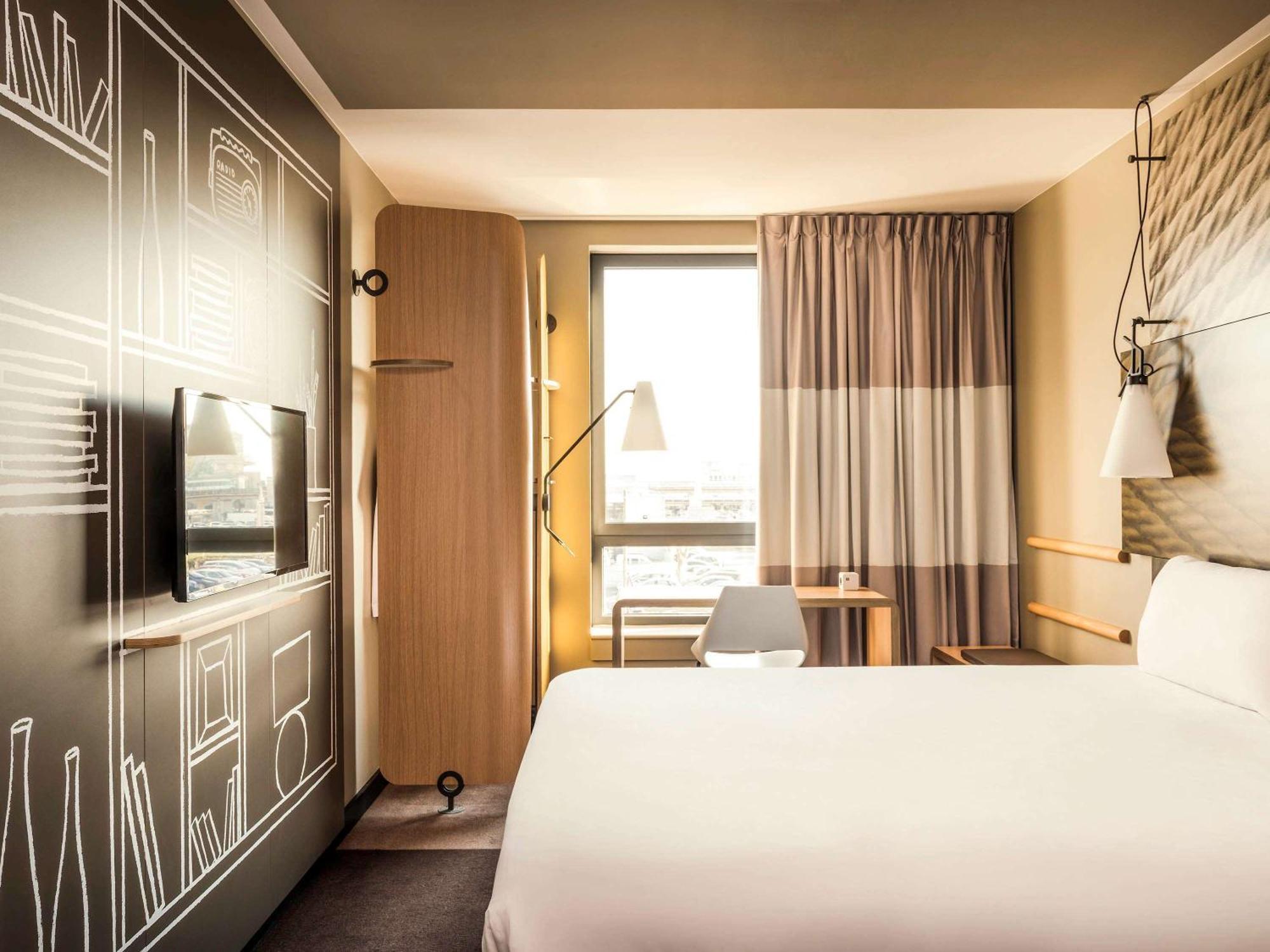 Hotel Ibis Paris Coeur D'Orly Airport Esterno foto