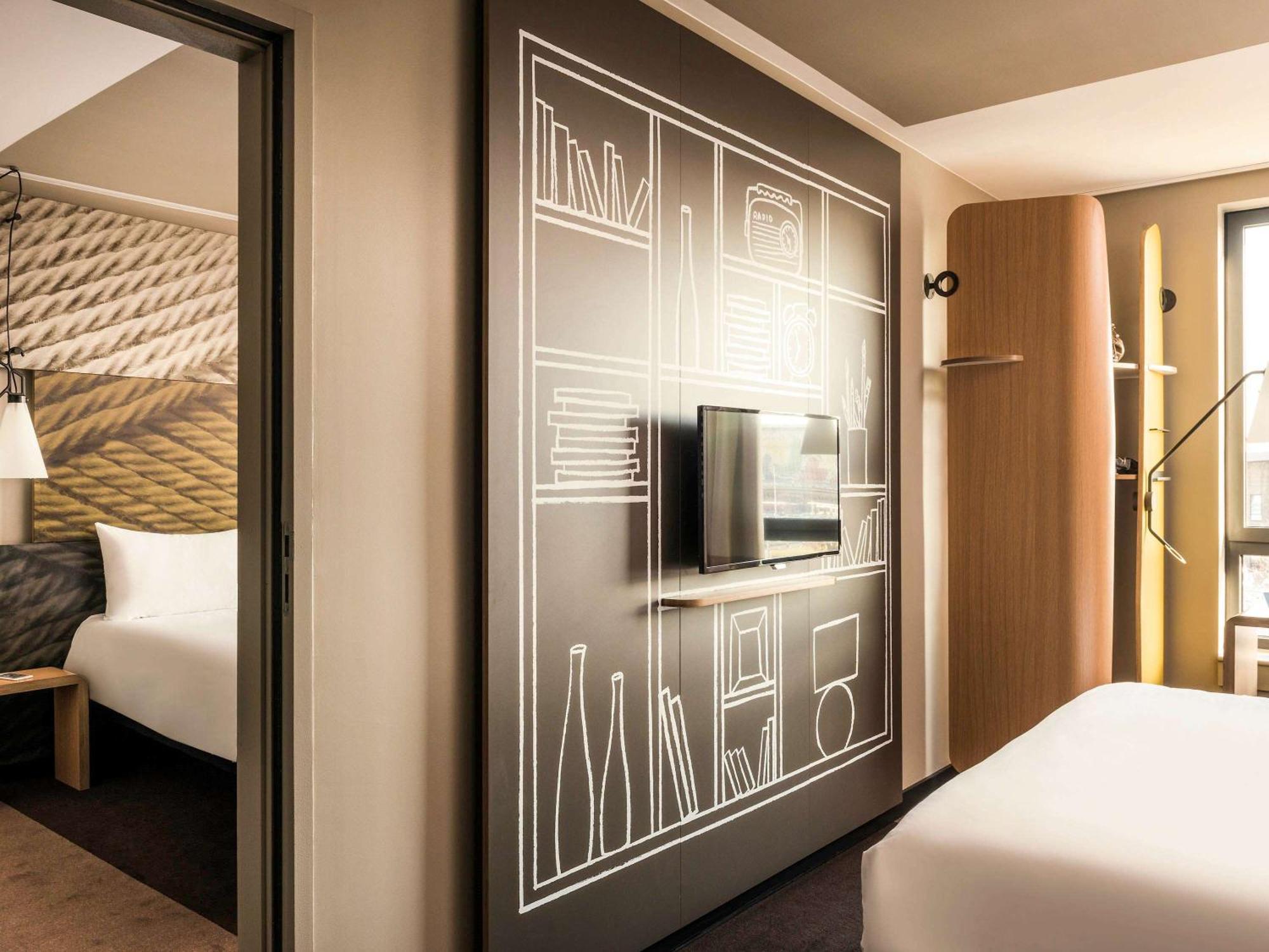 Hotel Ibis Paris Coeur D'Orly Airport Esterno foto